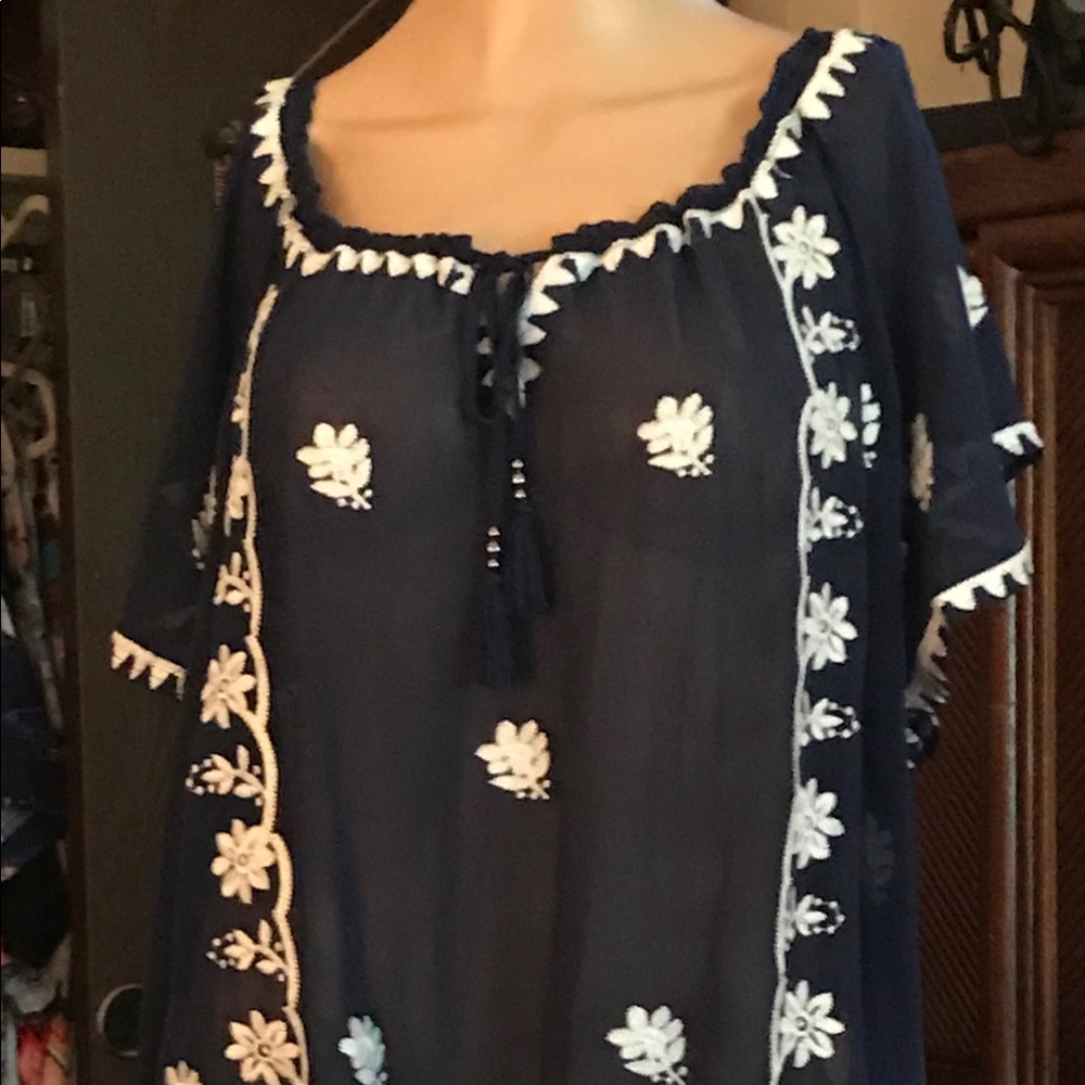 A size 4 torrid blouse.
